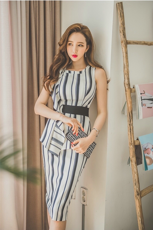 性感小女仆身材波涛汹涌成熟好身材十八禁肉体摄影