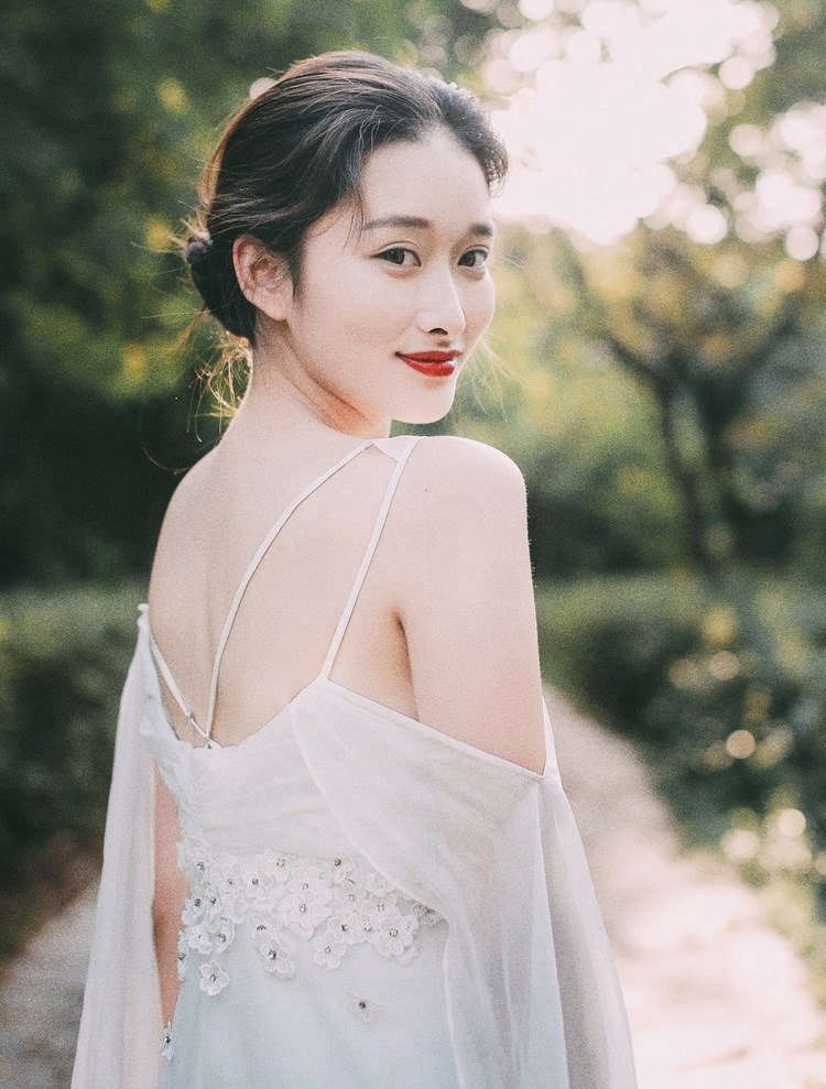 性感小女仆身材波涛汹涌成熟好身材十八禁肉体摄影