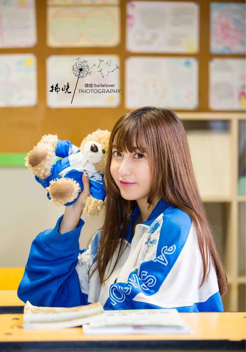 刘海美女校服校园写真