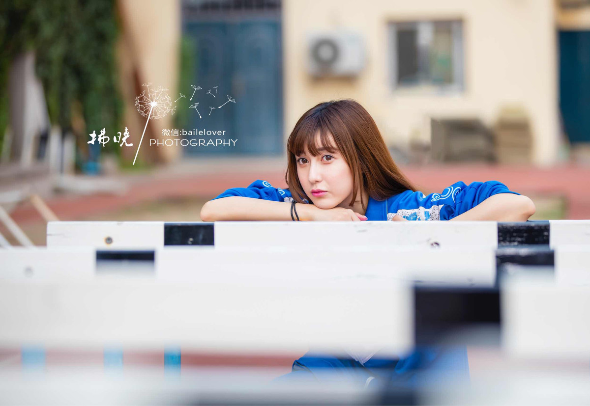 刘海美女校服校园写真