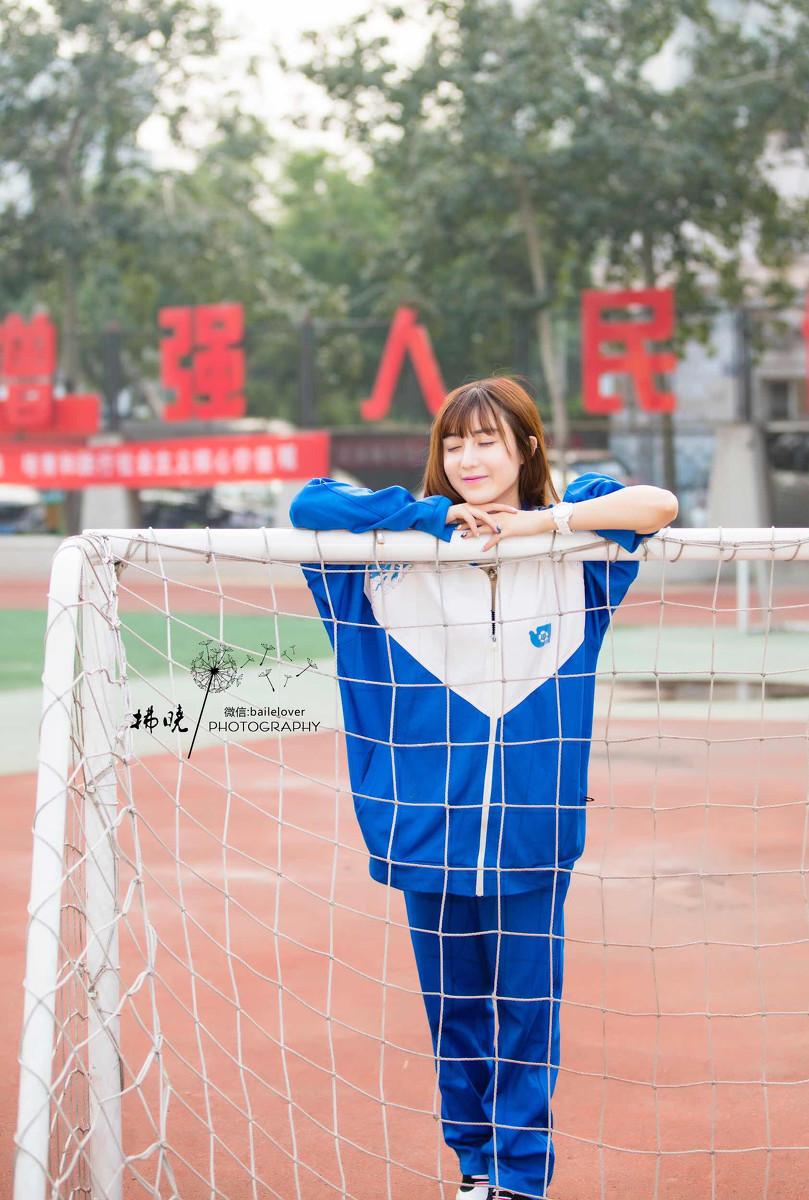 刘海美女校服校园写真