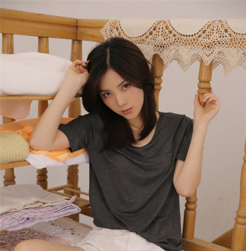 长腿居家美女性感撩人美女写真