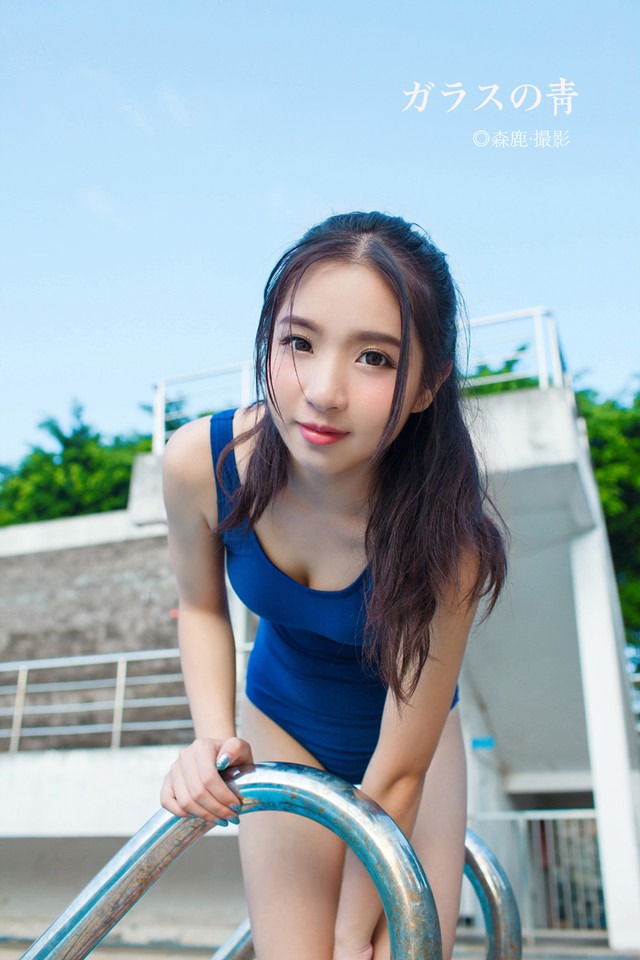 漂亮的日本连体比基尼美女