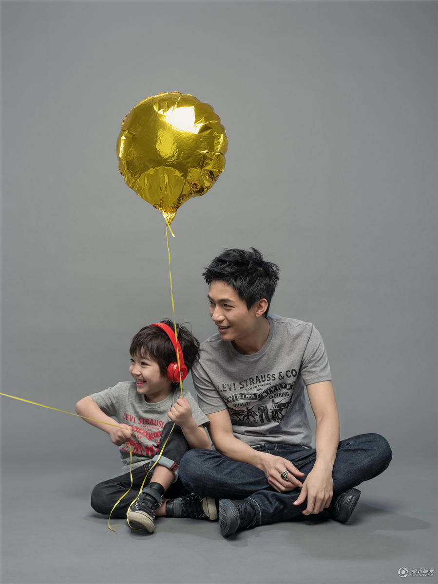 陈楚生亲子大片 与“爱子”亲密互动满满的爱