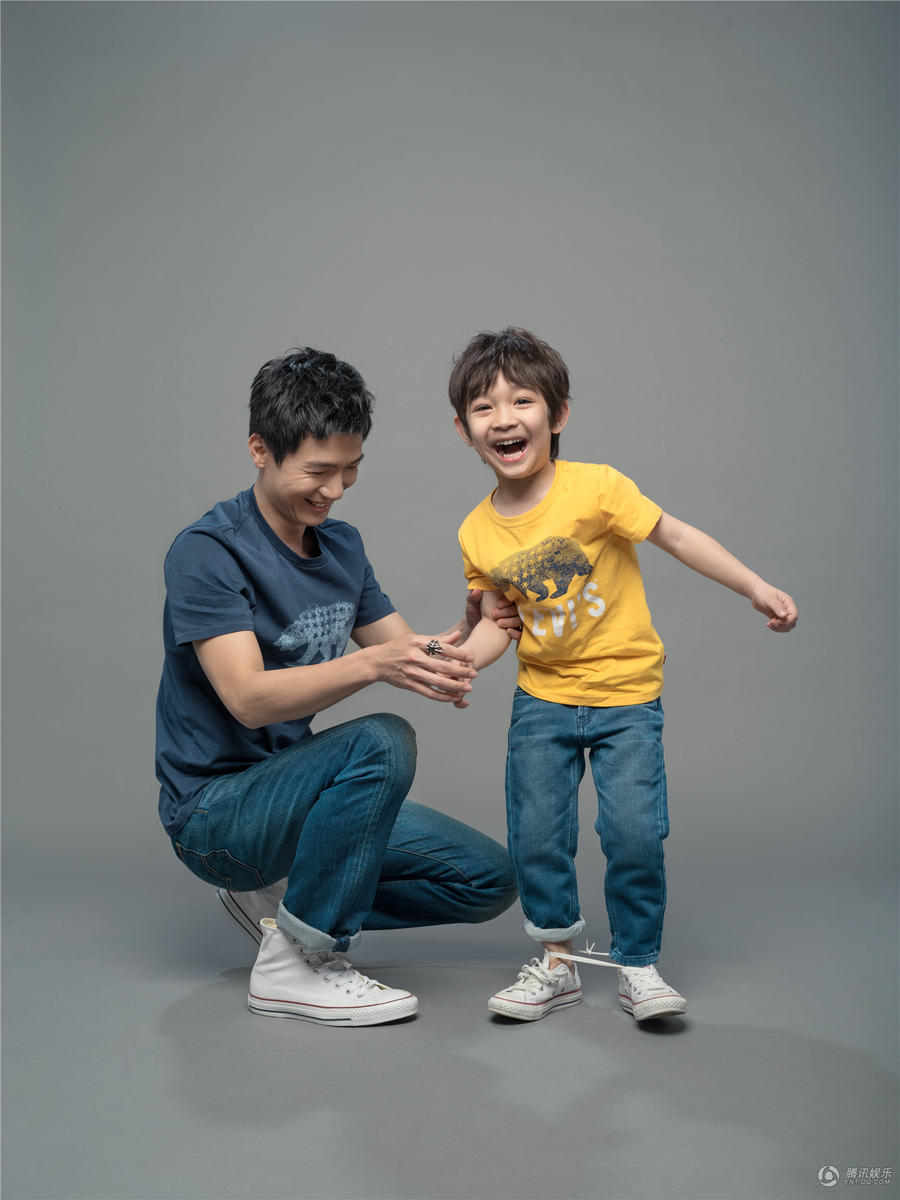陈楚生亲子大片 与“爱子”亲密互动满满的爱