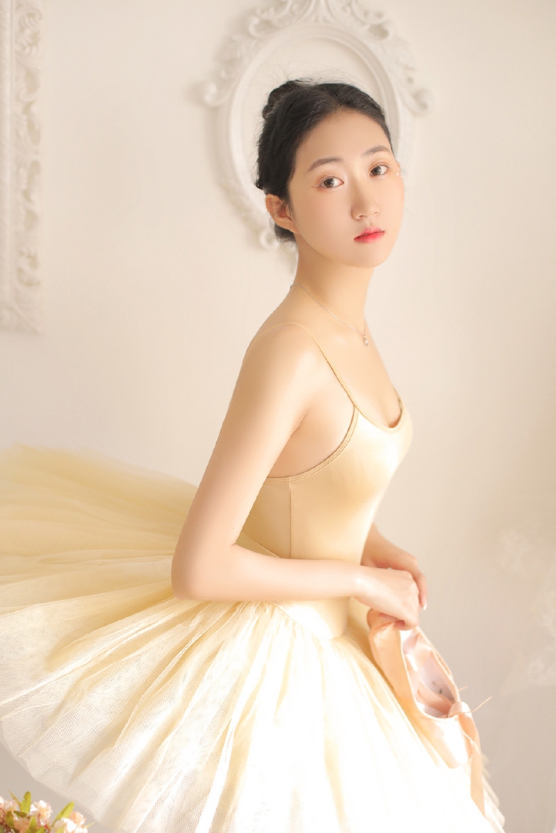 气质白天鹅妩媚娇俏女生照片