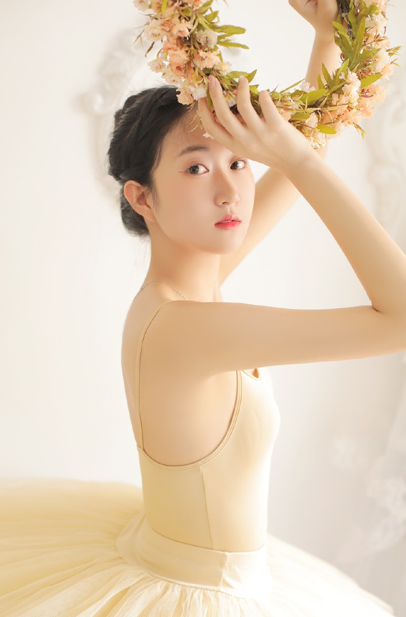 气质白天鹅妩媚娇俏女生照片