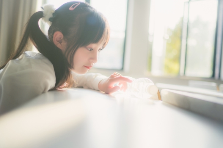 清纯养眼日系美女萌妹教室脱白丝大胆吸晴写真图片