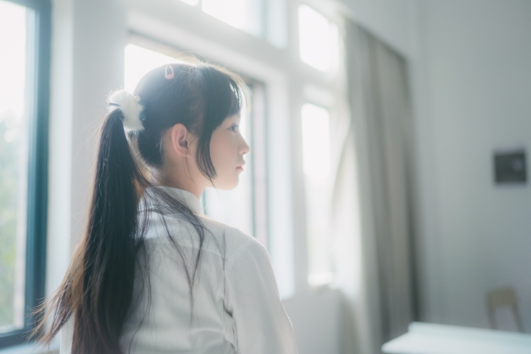 清纯养眼日系美女萌妹教室脱白丝大胆吸晴写真图片