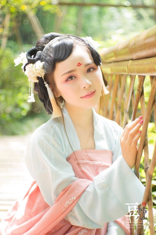 性感校园学生妹宾馆黑丝美腿情趣内衣秀诱惑写真