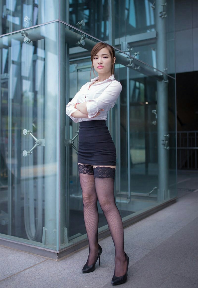 超短黑丝职业装美女