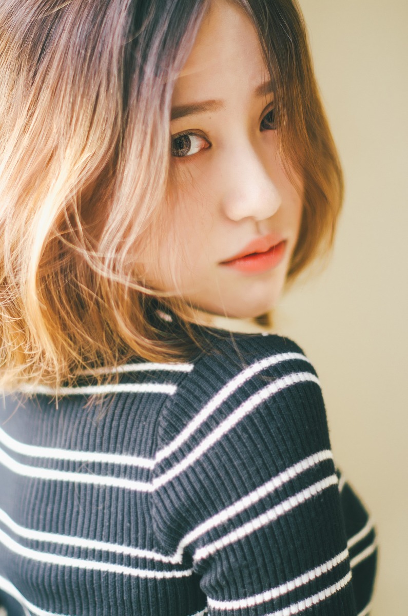 越看越有味道的短发素颜美女