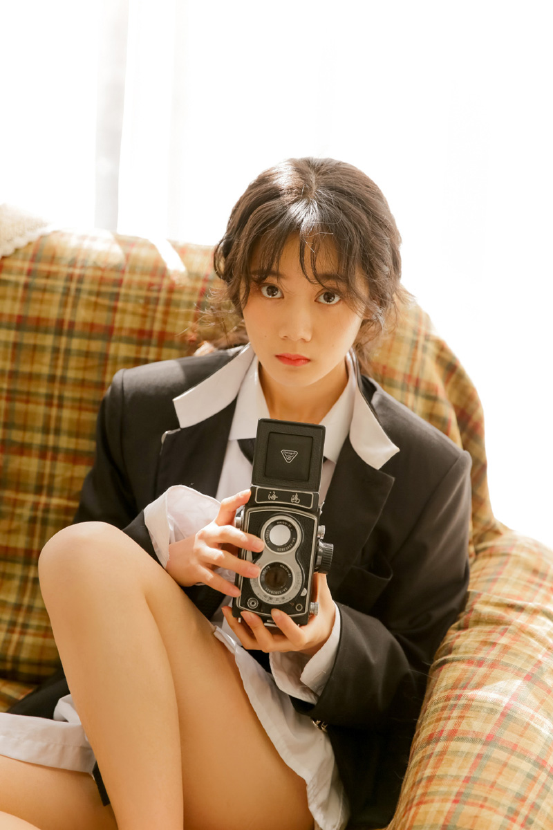 学院制服诱惑美女大眼睛小嘴巴修长美腿居家写真