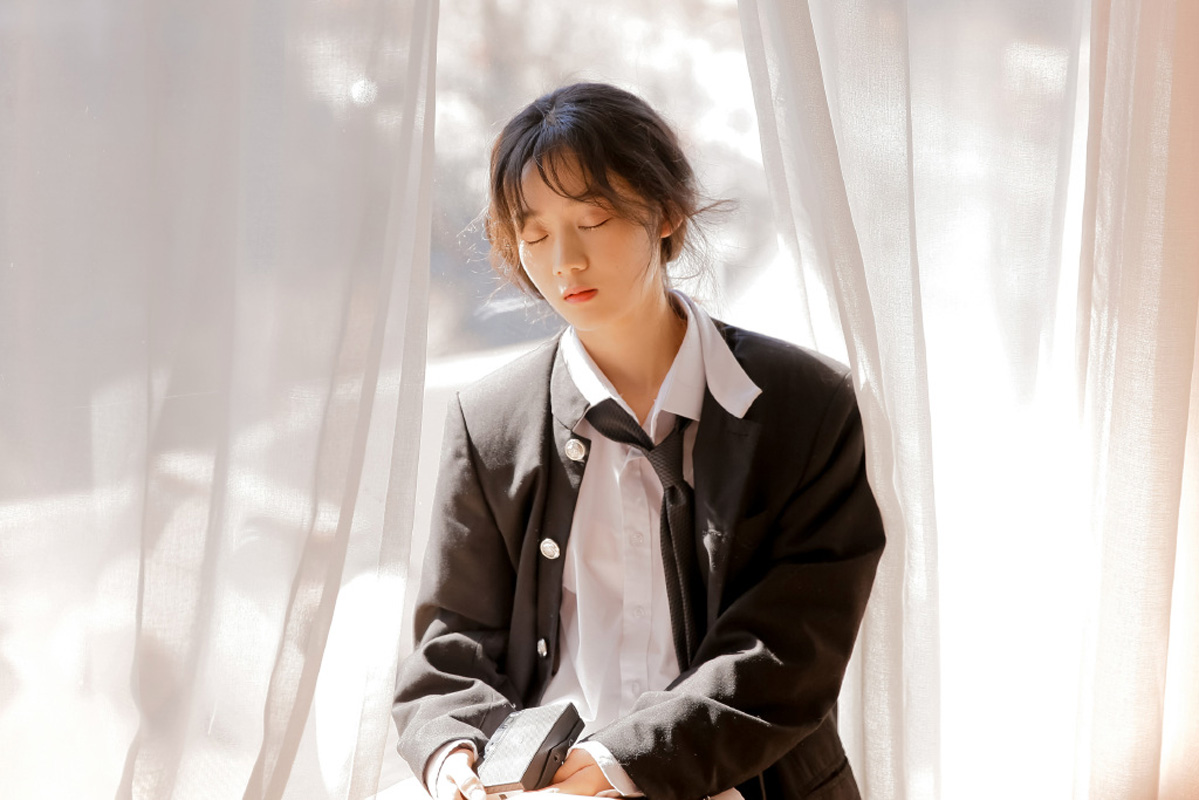 学院制服诱惑美女大眼睛小嘴巴修长美腿居家写真