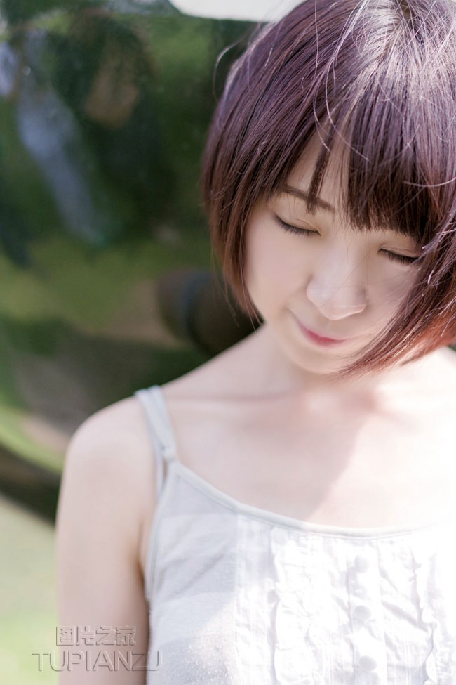 铁路上的自拍清纯MM 唯美迷人