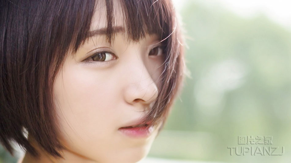 铁路上的自拍清纯MM 唯美迷人