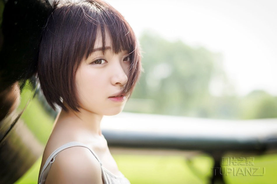 铁路上的自拍清纯MM 唯美迷人