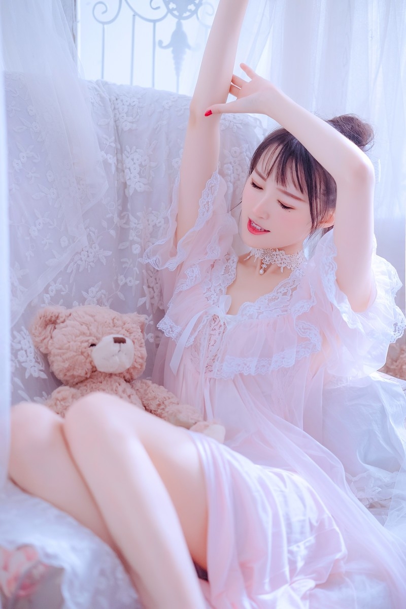 极品尤物美女火辣长腿翘臀吊带蕾丝内衣性感诱惑写真