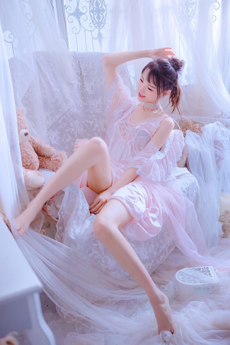 极品尤物美女火辣长腿翘臀吊带蕾丝内衣性感诱惑写真