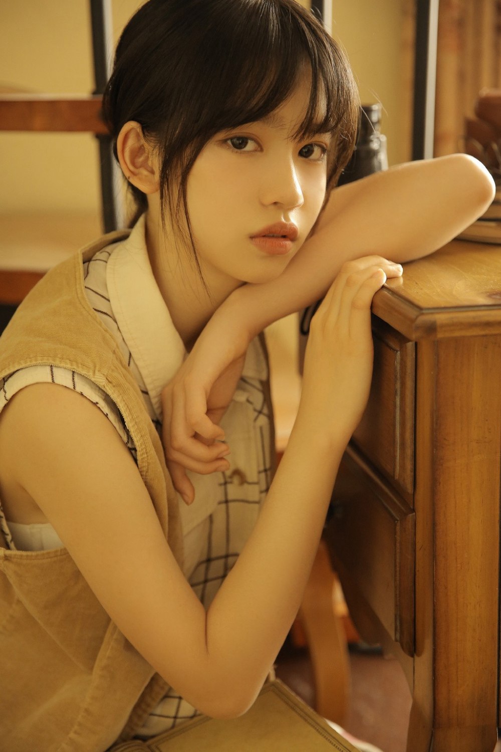 寂寞少妇香肩写真秀美玉腿