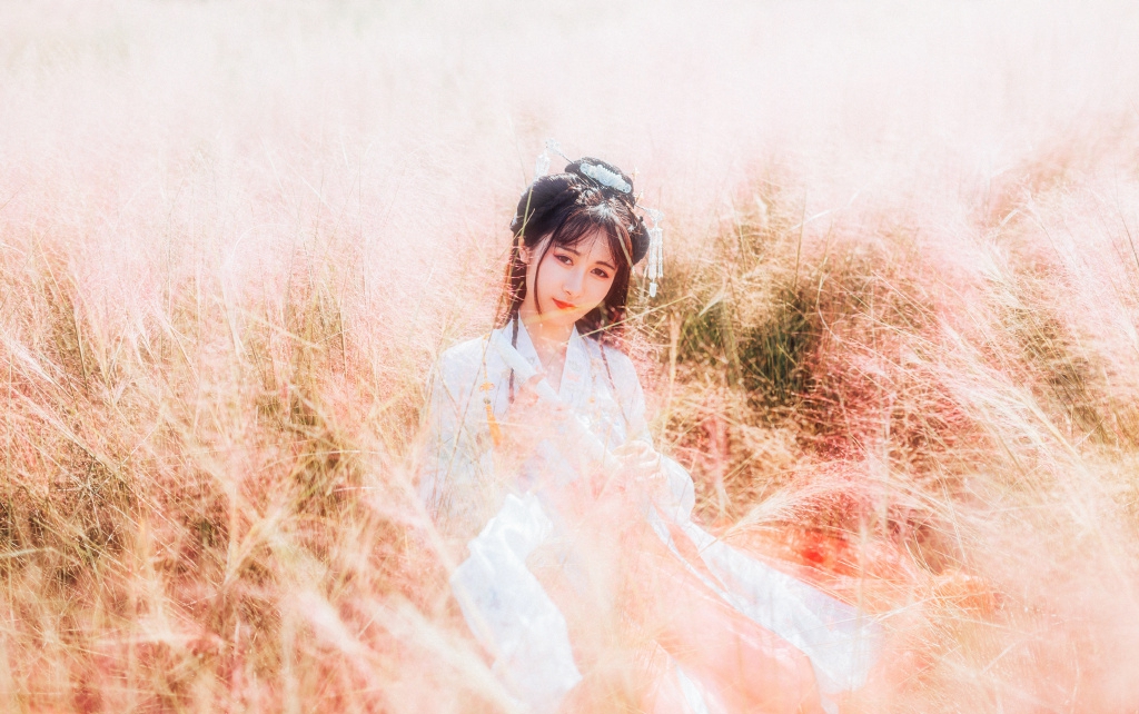 大波美女超短低胸性感写真