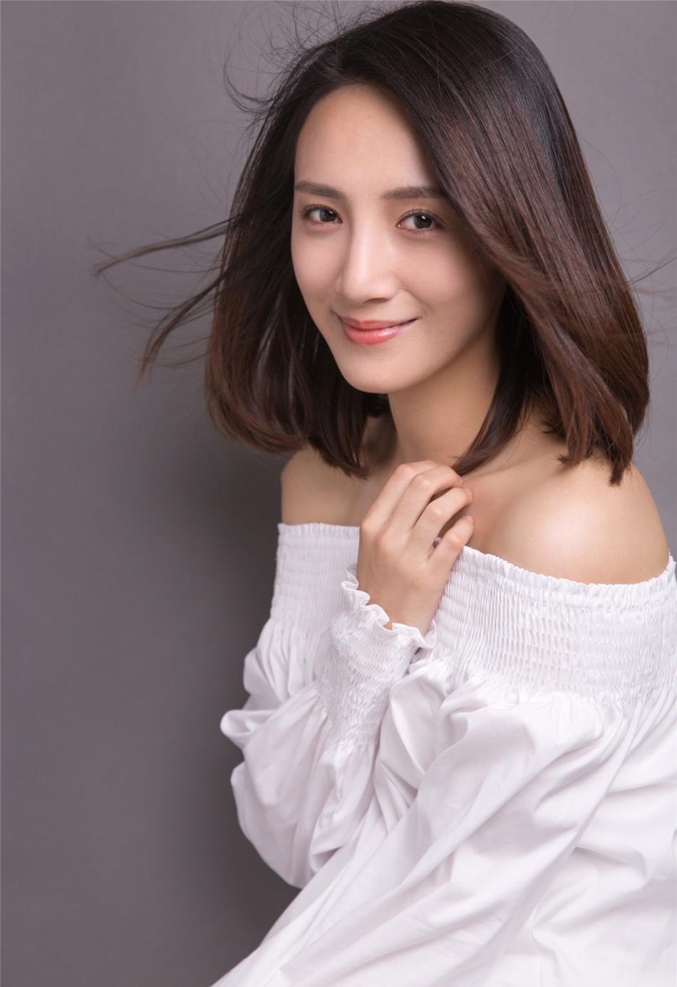 卢茜初冬清新写真 清新笑容犹如冬日暖阳