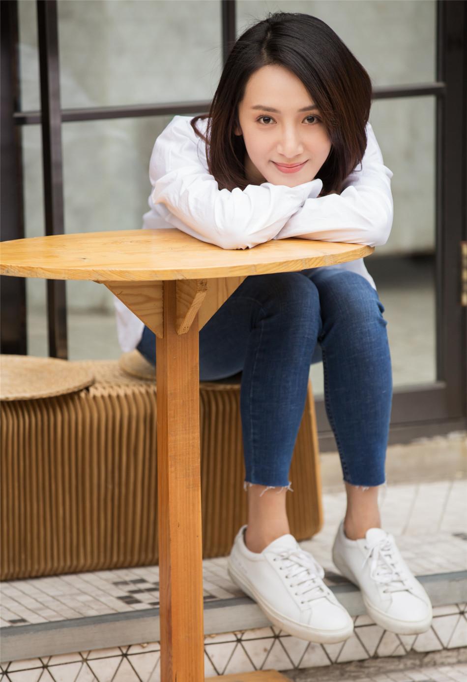 卢茜初冬清新写真 清新笑容犹如冬日暖阳