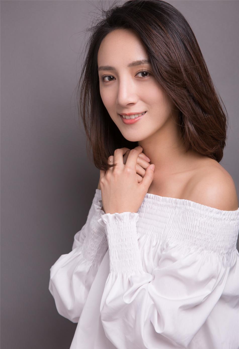 卢茜初冬清新写真 清新笑容犹如冬日暖阳