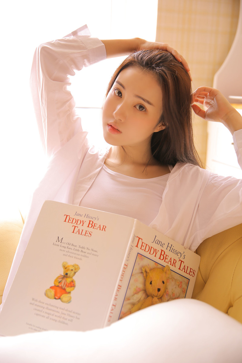 [爱蜜社]宅男女神小狐狸极致透视装长腿诱惑的丝袜美腿