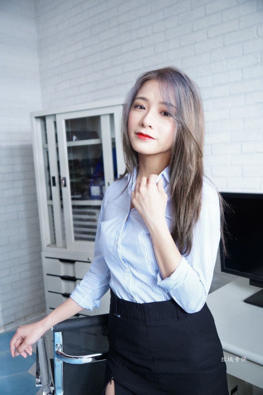 卷发美女肉丝包臀裙妩媚妖艳美女全棵身体写真