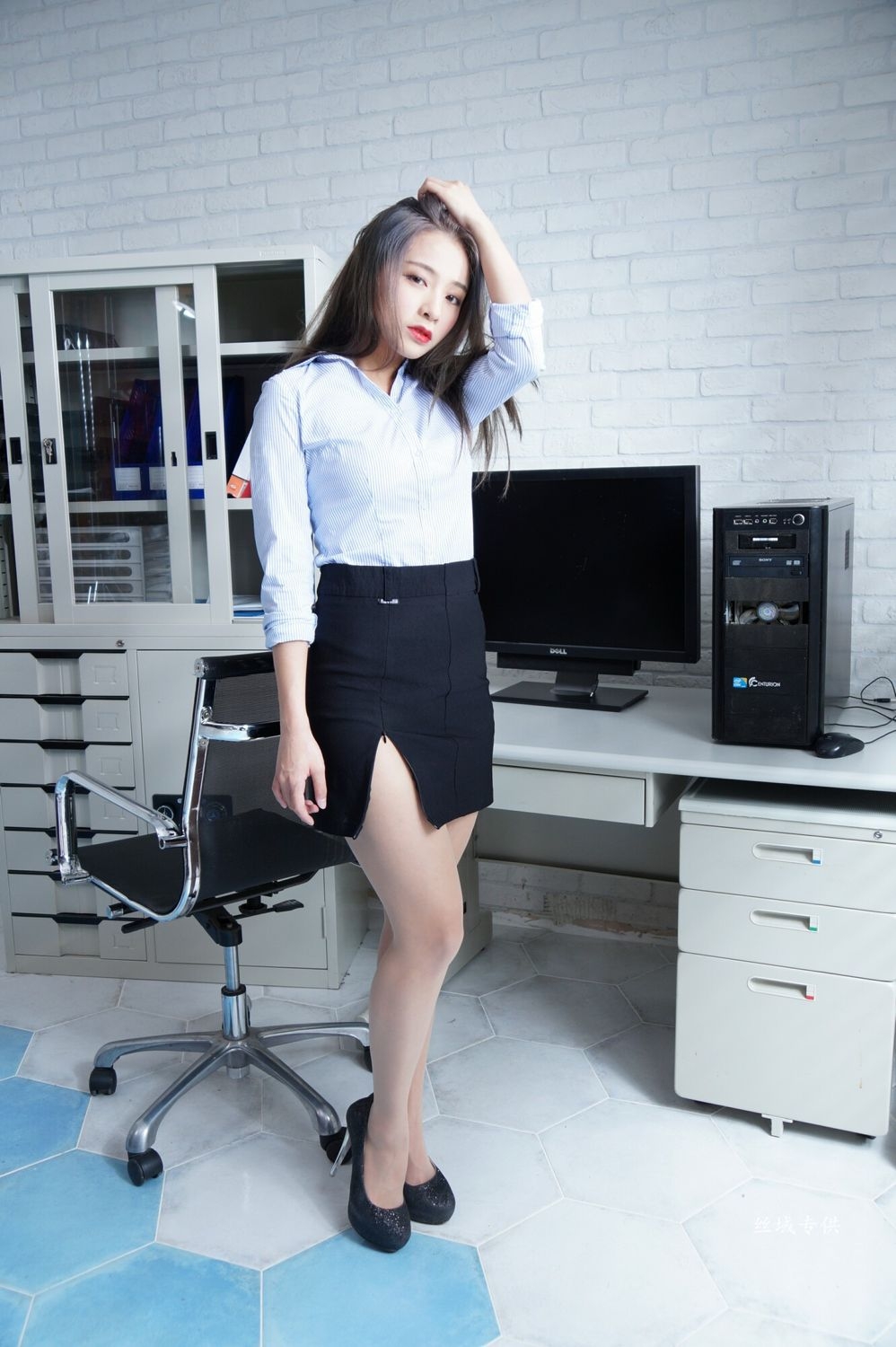 卷发美女肉丝包臀裙妩媚妖艳美女全棵身体写真