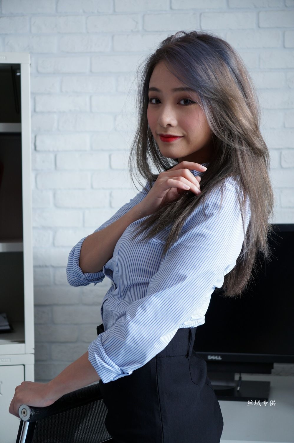 卷发美女肉丝包臀裙妩媚妖艳美女全棵身体写真