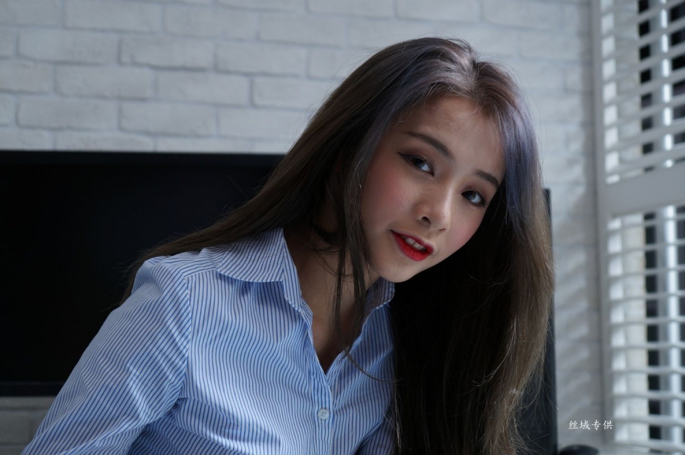 卷发美女肉丝包臀裙妩媚妖艳美女全棵身体写真