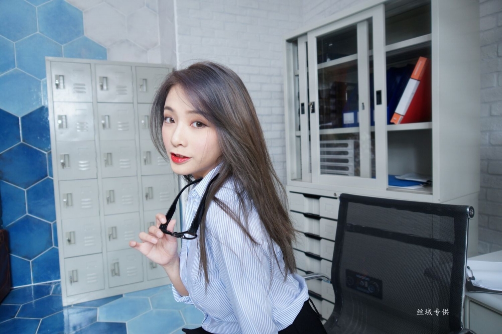 卷发美女肉丝包臀裙妩媚妖艳美女全棵身体写真