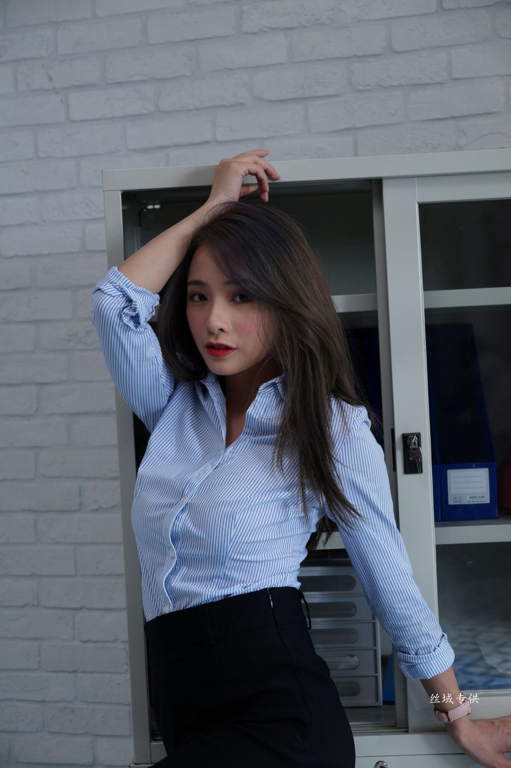 卷发美女肉丝包臀裙妩媚妖艳美女全棵身体写真