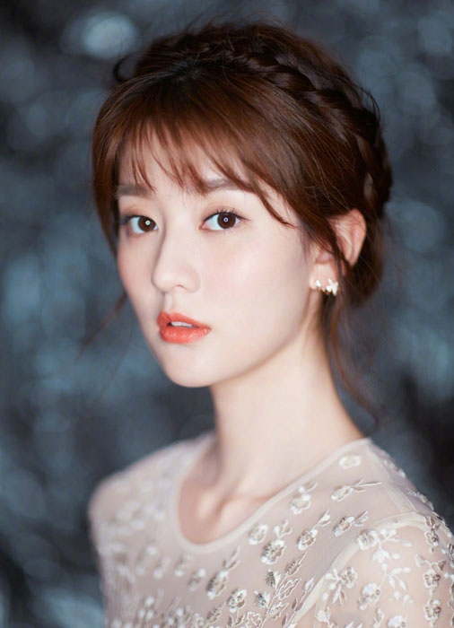 乔欣蕾丝透视连衣裙图片