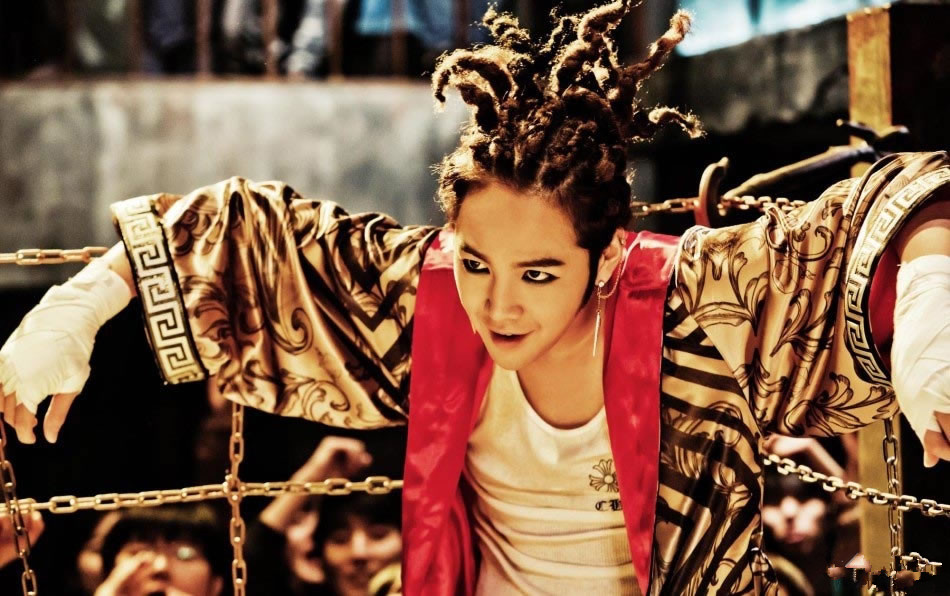 张根硕新专辑夸张造型花絮曝光 撞脸汤唯