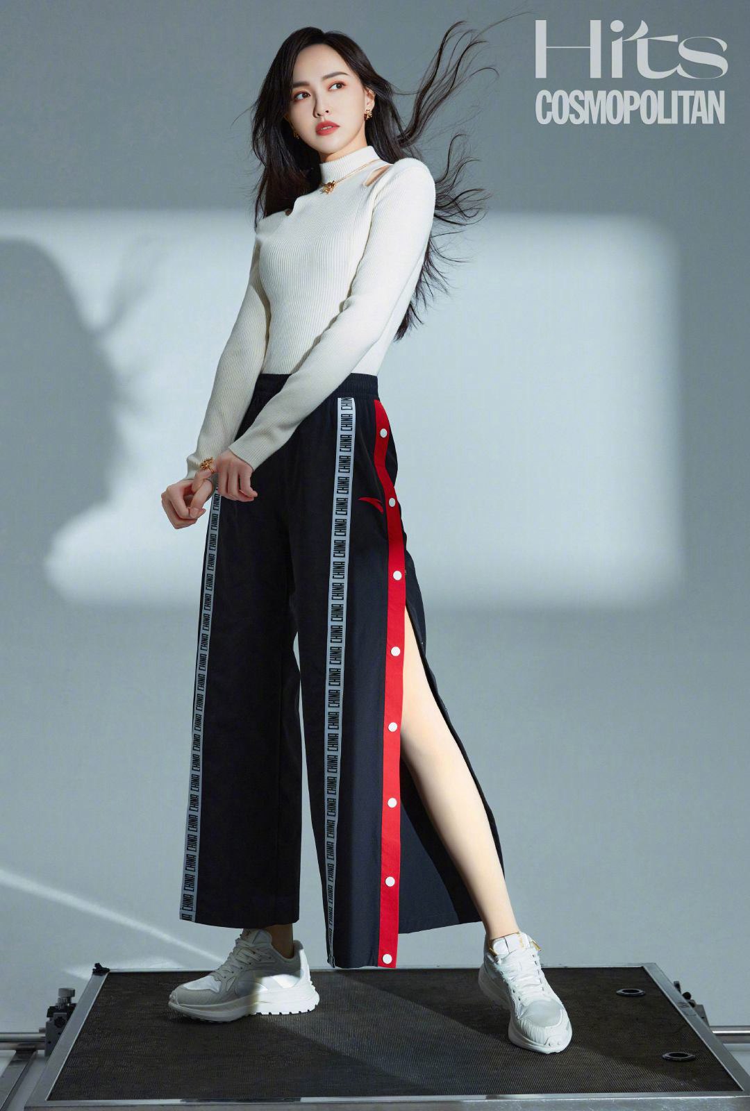 唐嫣运动造型尽显青春活力写真