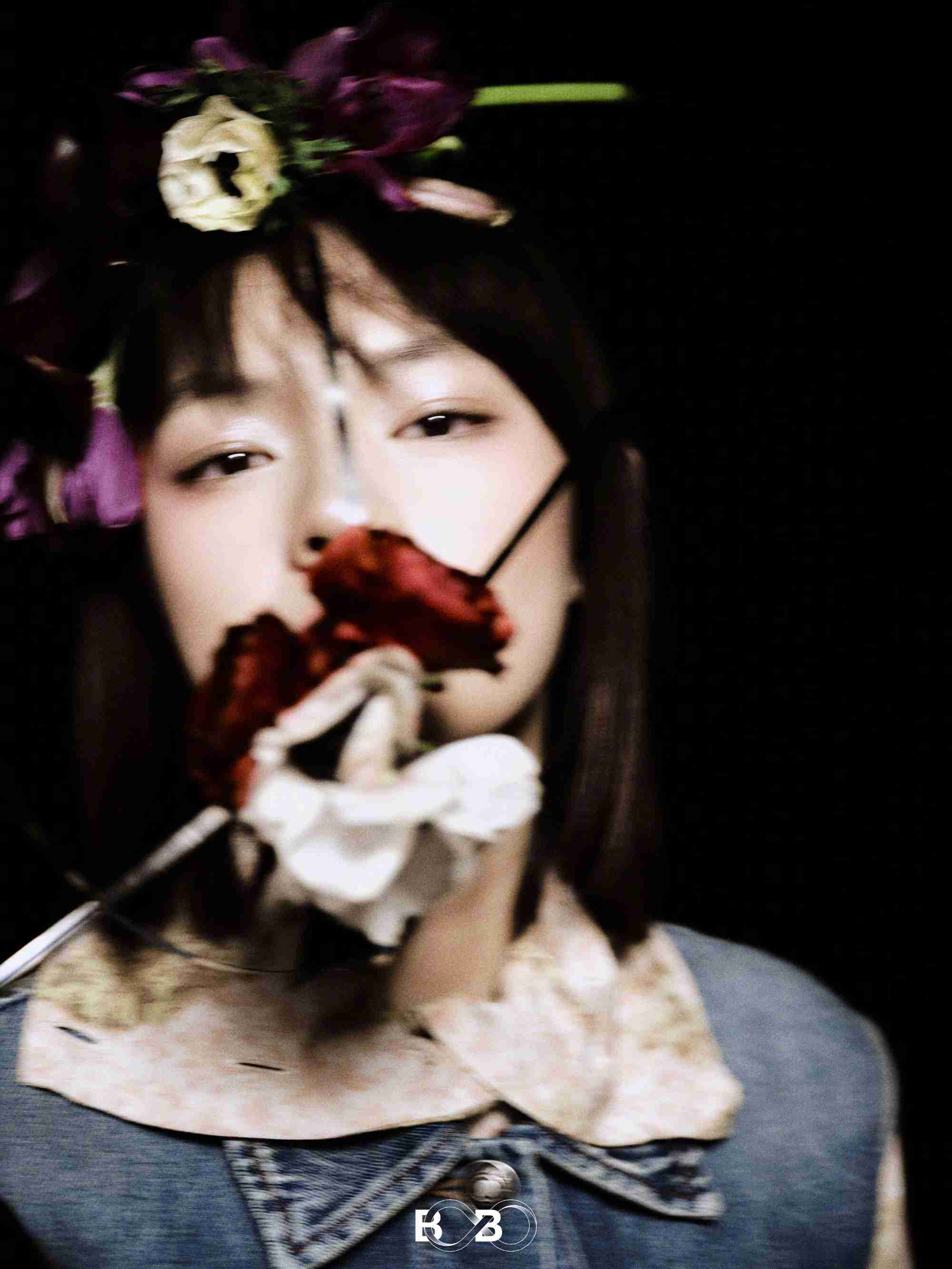 文淇花团锦簇中舒展又灵动写真