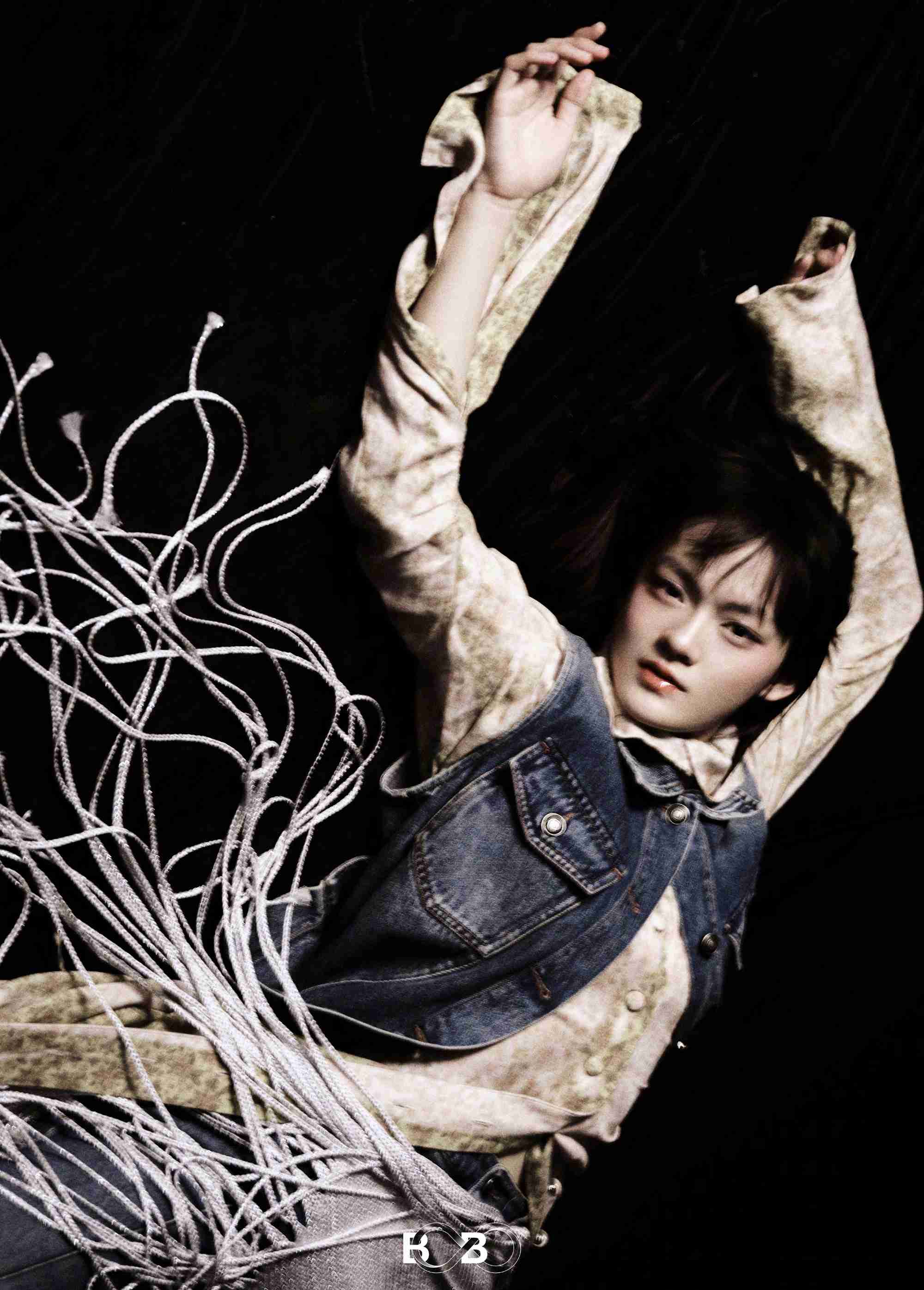 文淇花团锦簇中舒展又灵动写真