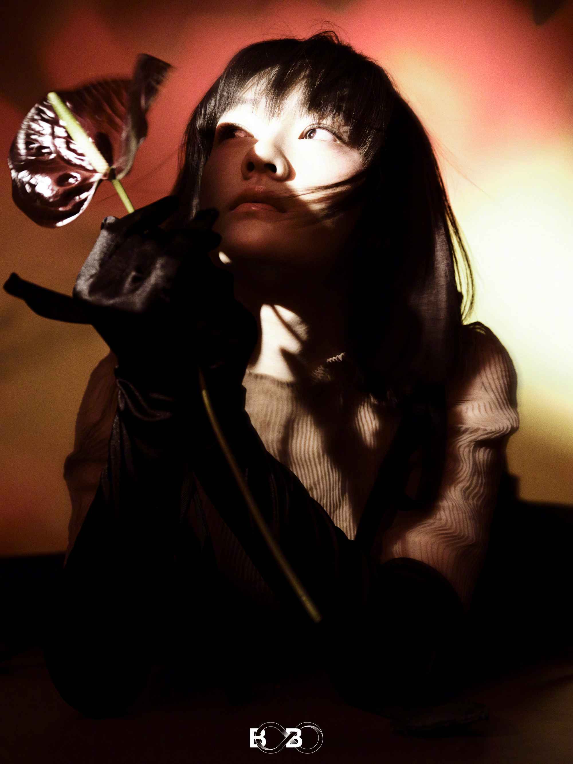 文淇花团锦簇中舒展又灵动写真