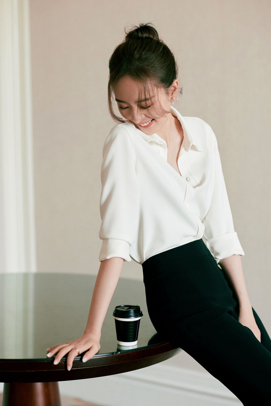 童瑶把优雅刻进了DNA！一颦一笑自信从容