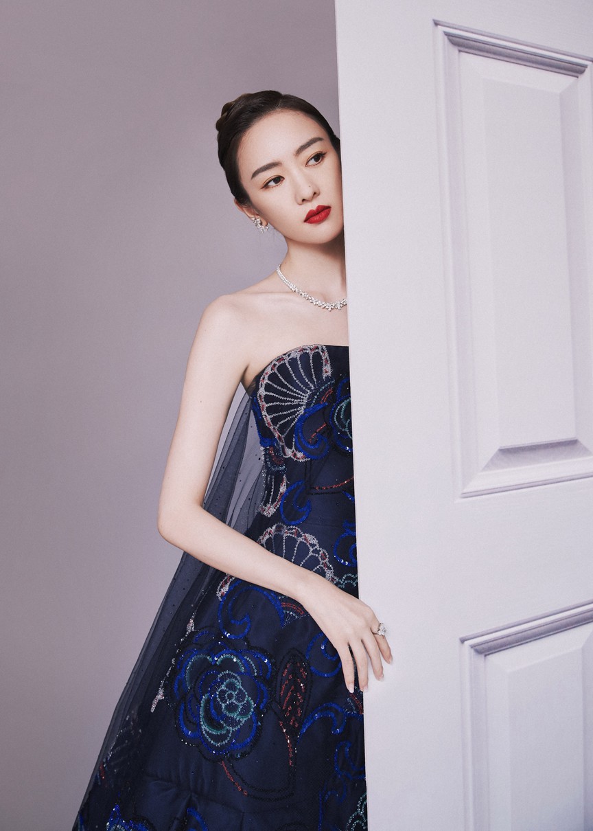 童瑶把优雅刻进了DNA！一颦一笑自信从容