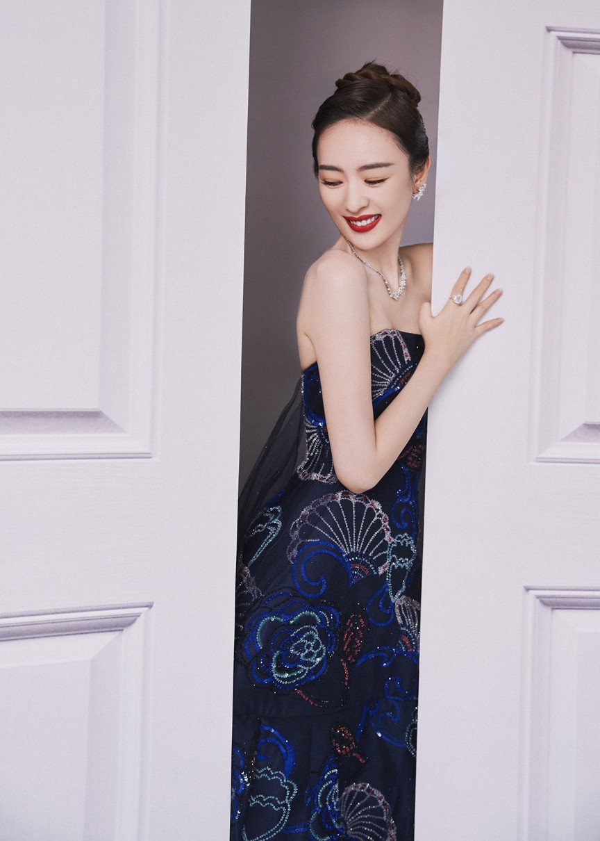 童瑶把优雅刻进了DNA！一颦一笑自信从容