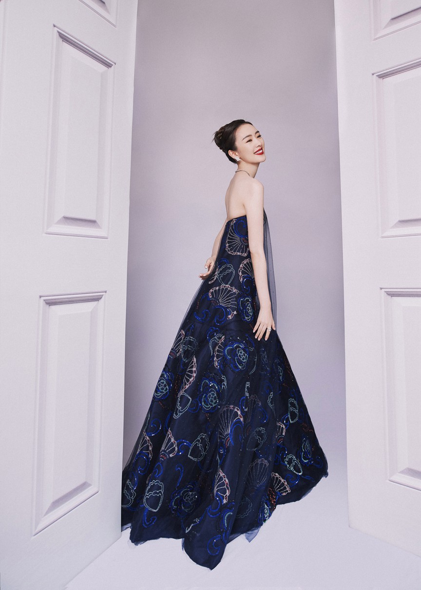 童瑶把优雅刻进了DNA！一颦一笑自信从容