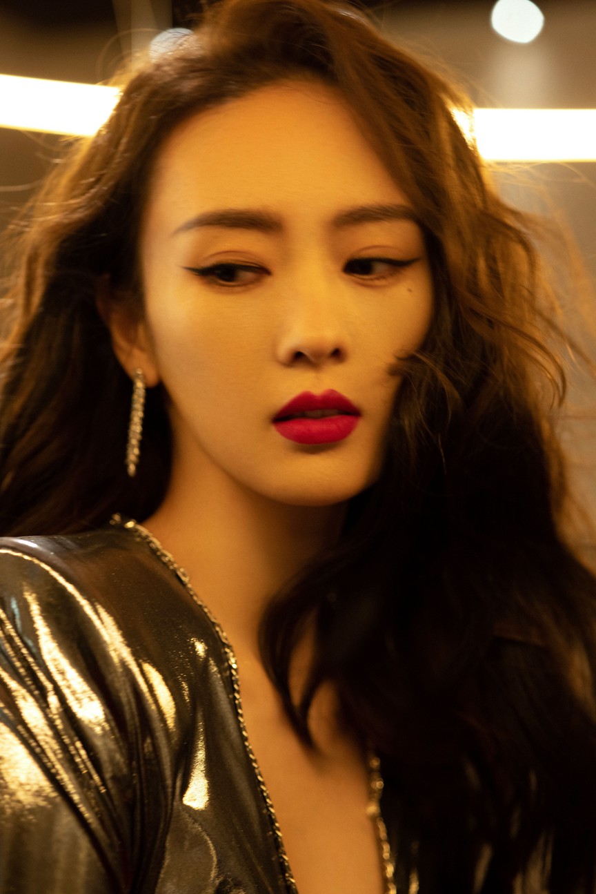 童瑶把优雅刻进了DNA！一颦一笑自信从容