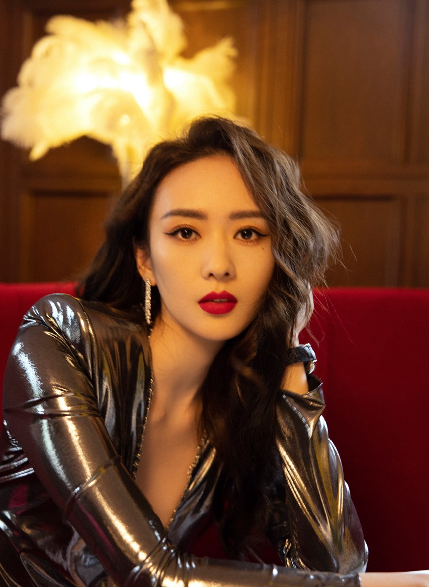 童瑶把优雅刻进了DNA！一颦一笑自信从容