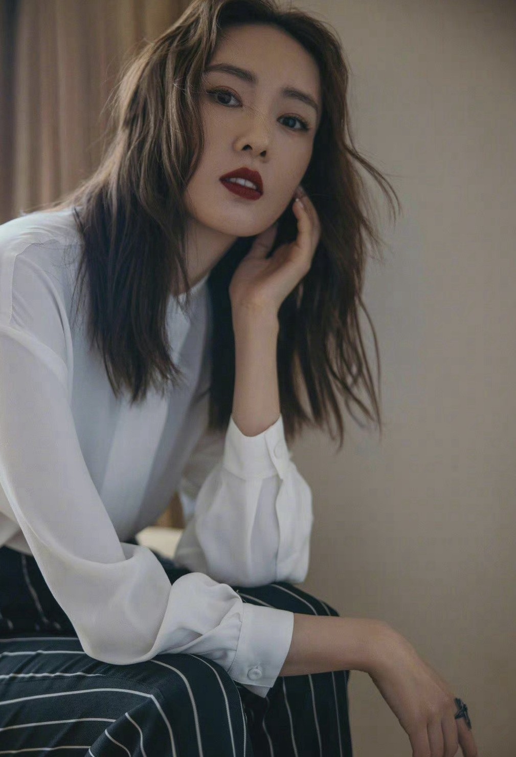 童瑶把优雅刻进了DNA！一颦一笑自信从容