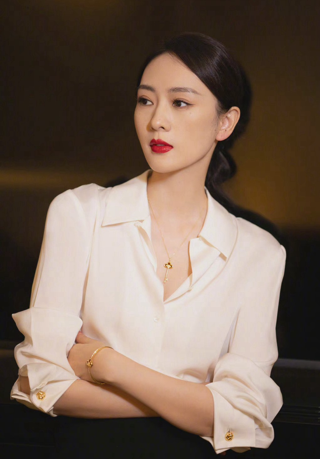 童瑶把优雅刻进了DNA！一颦一笑自信从容