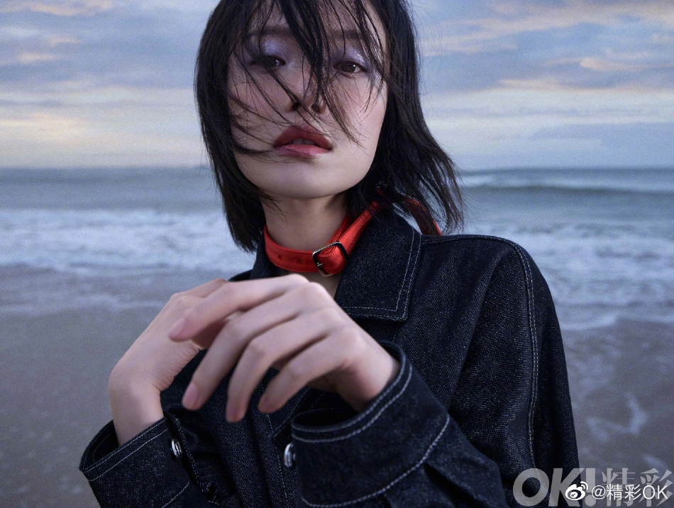 倪妮蓝紫色眼影酷飒又摩登写真